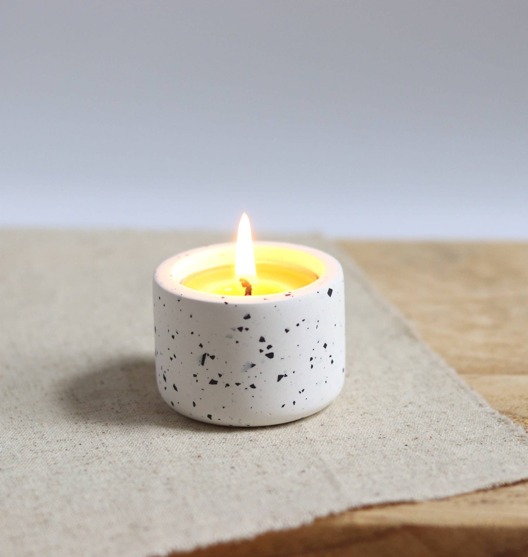 Five Bees Yard – wholesale Tea light candles – Tealight Candles - Beeswax Tea Lights Candles - Long Burn3