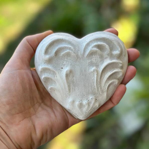 Backyard Stone Art - Wholesale Versiering/decoratie voor buiten - betonnen harten, tuinbeelden, betonkunst, tuingeschenken