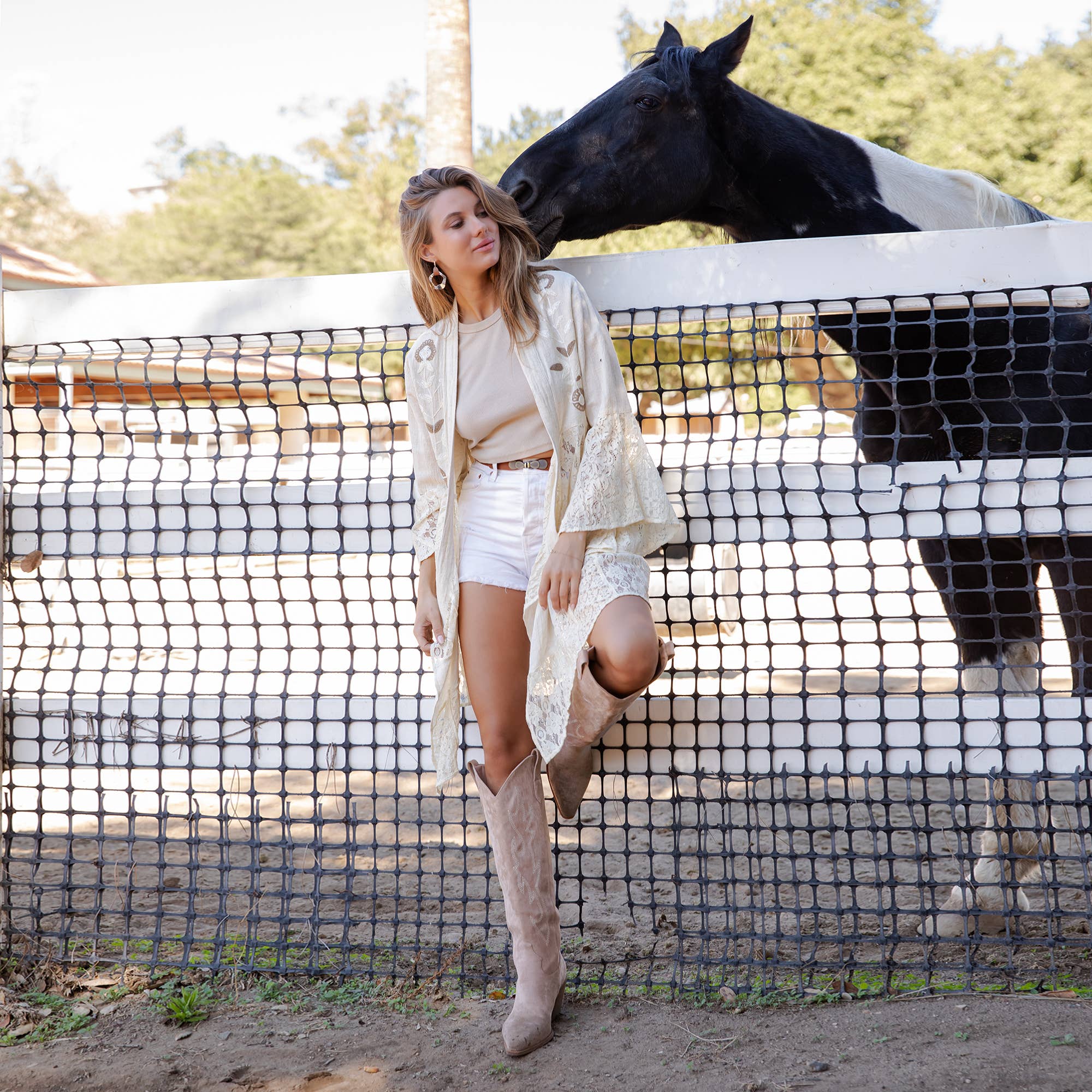 Young Threads – Großhandel Kimono – Damen – Westlicher Boho-Chic: Motivbestickter langer Jeans-Cardigan (NEU)19