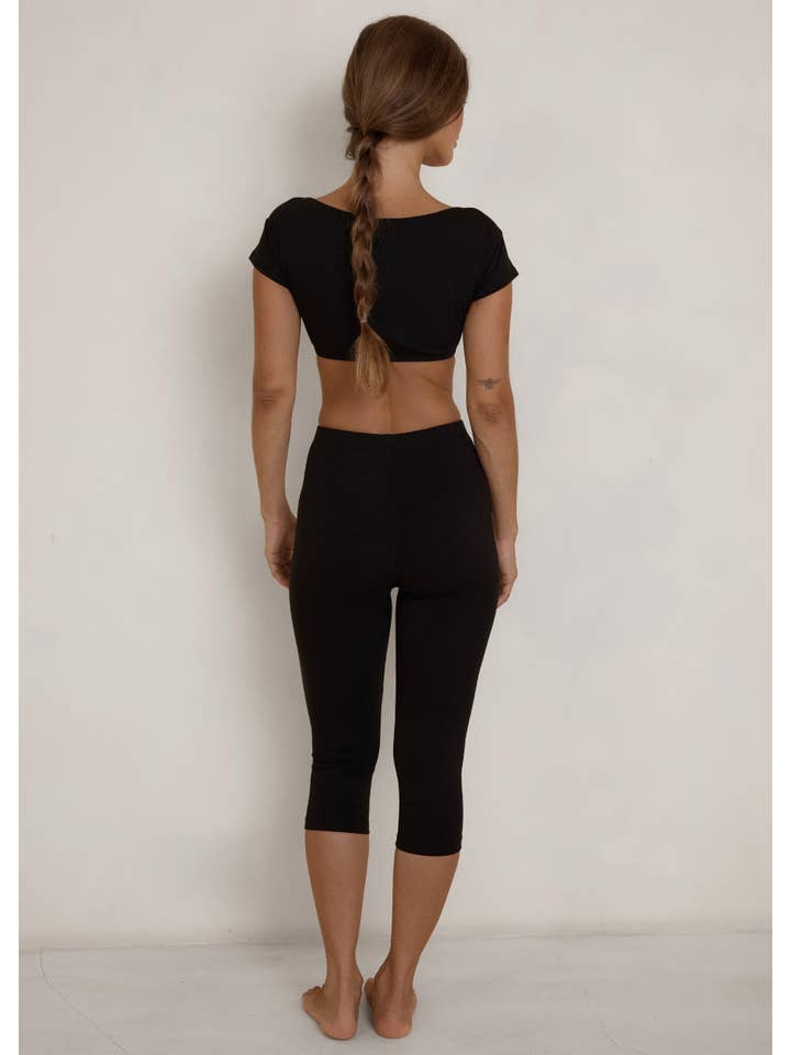 Pinky & Kamal – wholesale Sportöverdel – Dam – Scoop T-shirt Crop Top - Svart - Ekologisk bomull/bambu