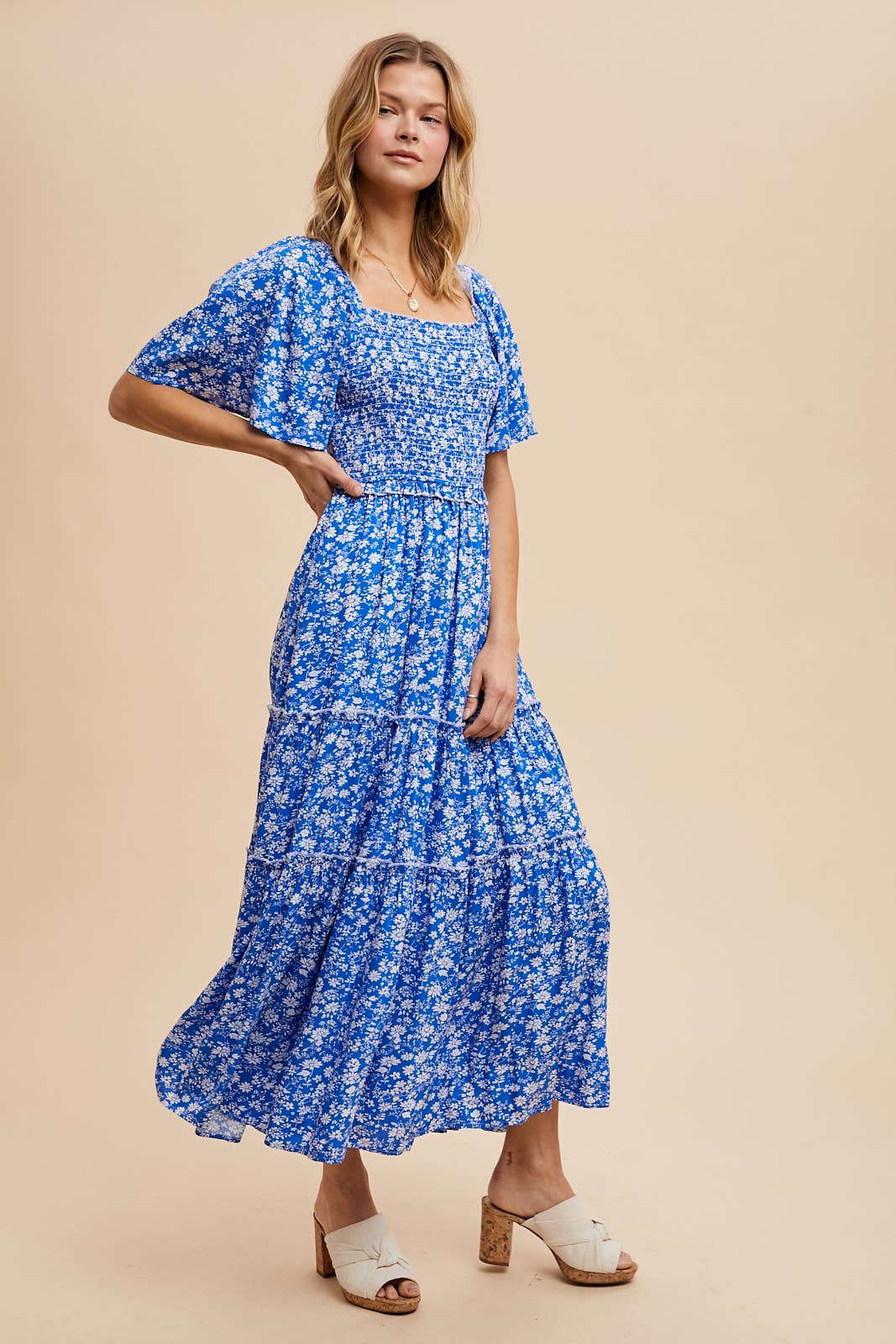 In Loom - Wholesale Jurk - Dames - GERUCHED BLOEMEN MAXI-JURK MET VIERKANTE HALSLIJN7