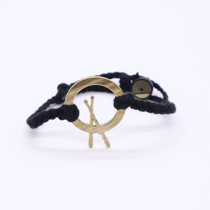 Full Circle Co. – wholesale Berlockarmband – Cross Stick - Återvunnet Cymbal Armband