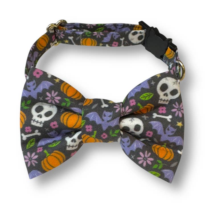 Nœud papillon pour chat d'Halloween - Crânes pour la vente par Whiskers Crafts