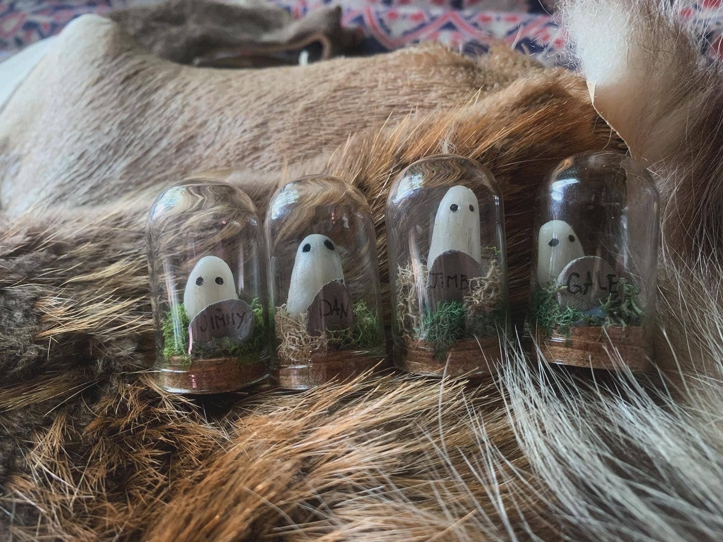 Leafy Ann Art - Wholesale Decorative Figurine - Pet Ghost Glow ‘n Dark2