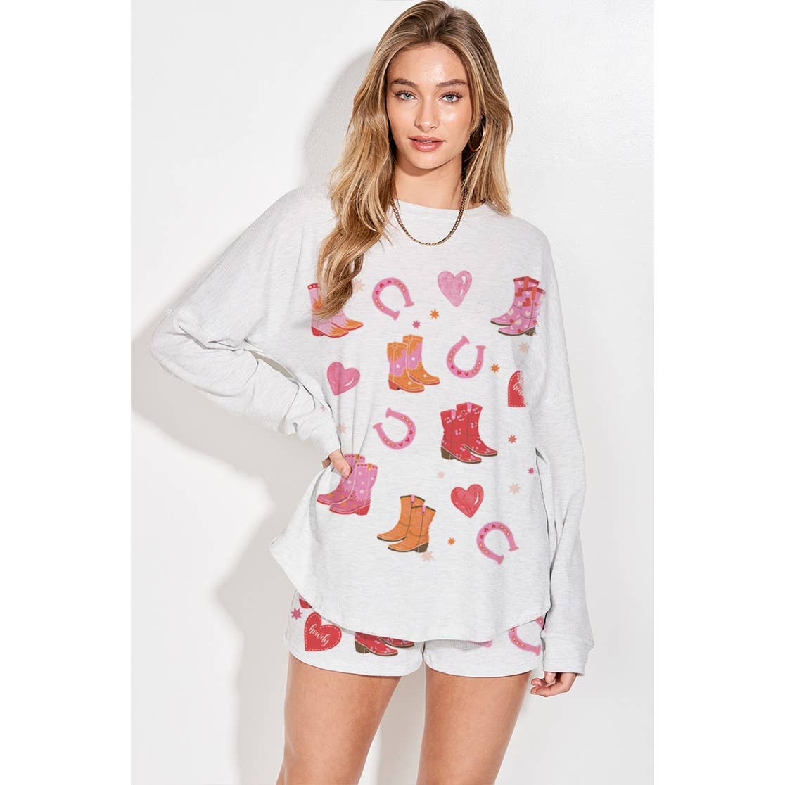 Phil Love – Conjunto de top e calça (roupa NÃO Casual) - Mulher por atacado – Conjunto de calções curtos de lounge com estampa de coração e botas de cowgirl14