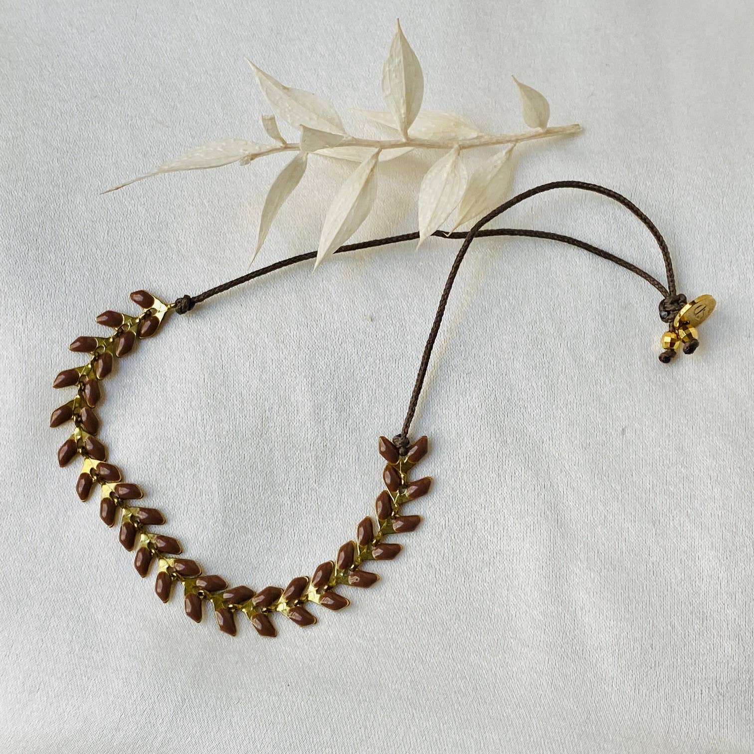 Sophie Deschamps Bijoux – Engroshandel Armbånd med led og kæde – LEOPOLD armbånd med emaljeret kæde1