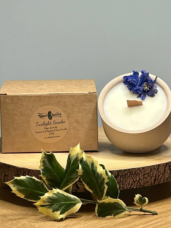 Große 220g handgegossene Kerze in einem handgefertigten Topf für den Großhandel von Thirty 6 Scents