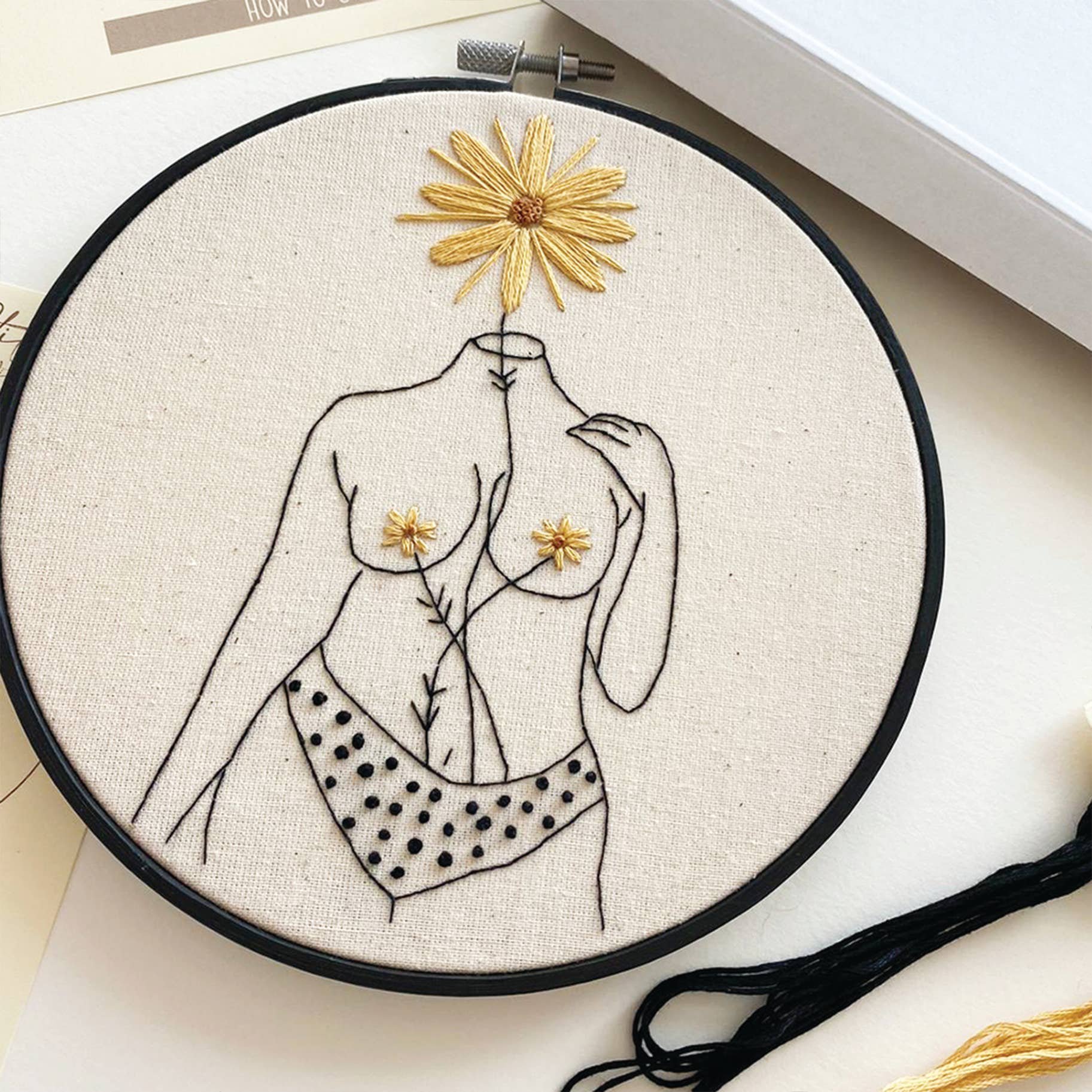 Stitch with Skye – wholesale Material för broderi/korsstygn – 'Hon är skönhet' Feminist Broderi Kit2