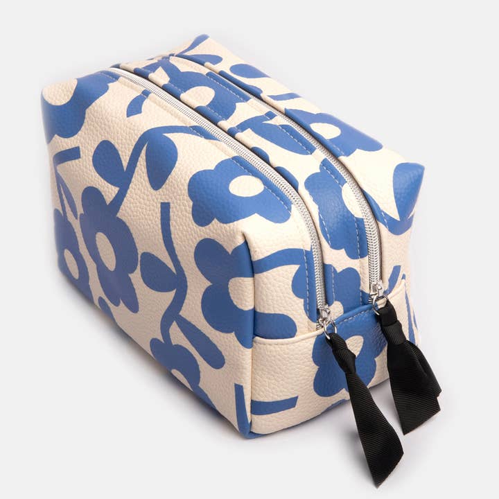 Caroline Gardner - Wholesale Makeup/Cosmetic Bag - Blue Mono Flower Large Travel Washbag