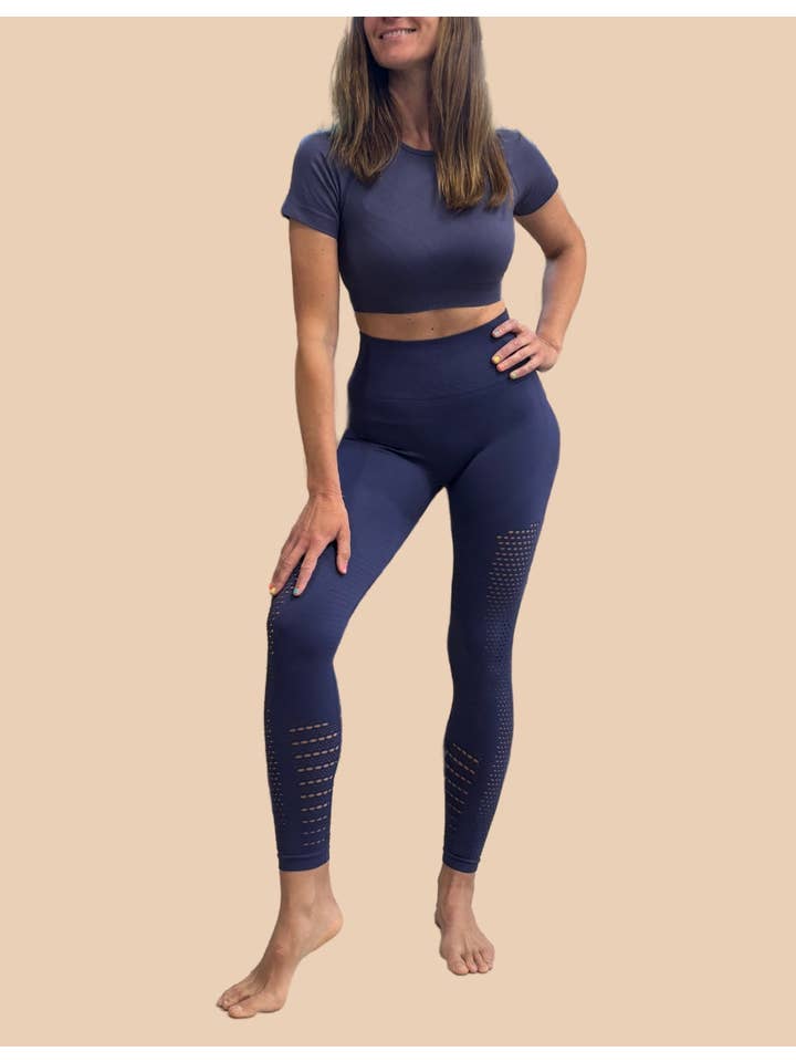 Anaissa - Wholesale Sport-/loungelegging - Dames - Naadloze compressiebroek met opengewerkte details, Naya7
