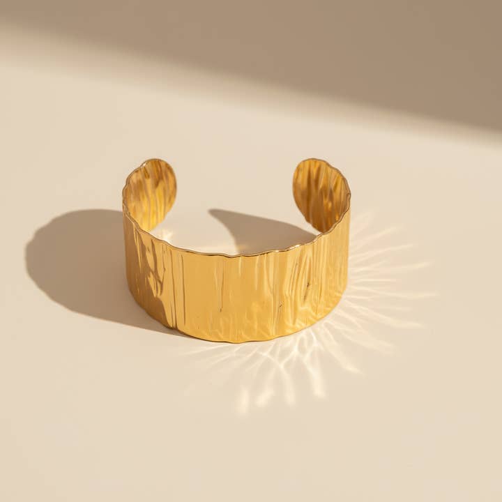 Molten Cuff Bracelet 18k Gold Waterproof Gift Box Premium for wholesale by Gold Lunar