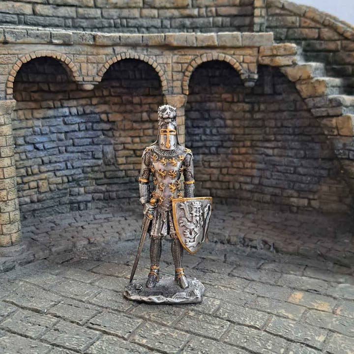Timeline Gifts Ltd - Venta al por mayor Figura decorativa - Estatuilla de Caballero de Metal Sólido - Casco con Cresta de León del Siglo XIII