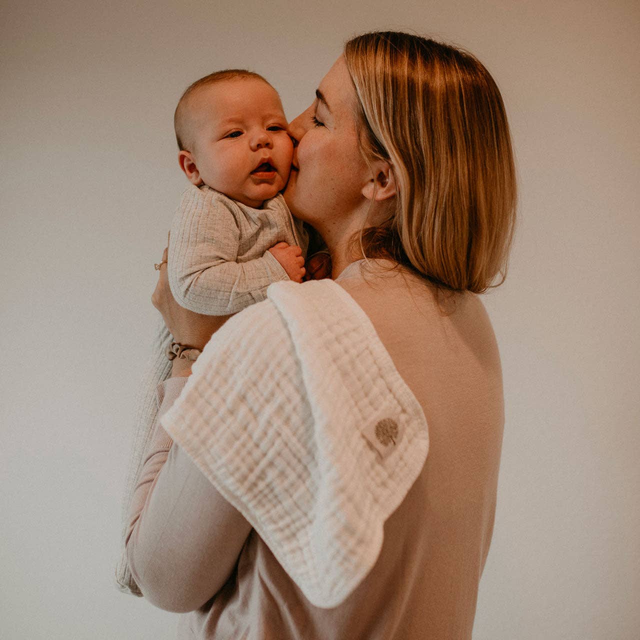 Parker Baby Co. - Wholesale Burp Cloth Set - Baby - White Set - Muslin Burp Cloths (4 Pack)3