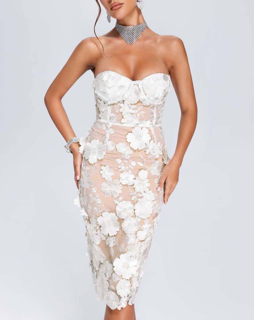 Blanc Robe de gala en dentelle luxe à une épaule en vente sur Faire3