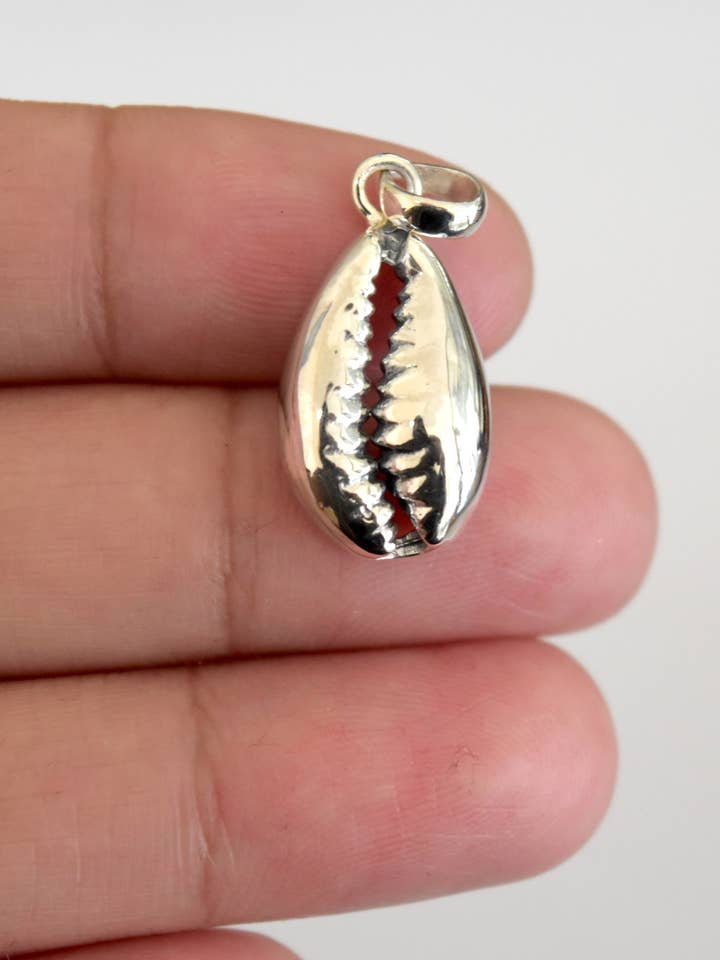 Kette mit Kaurimuschel aus Sterling Silber für den Großhandel von tropical tribe Jewelry