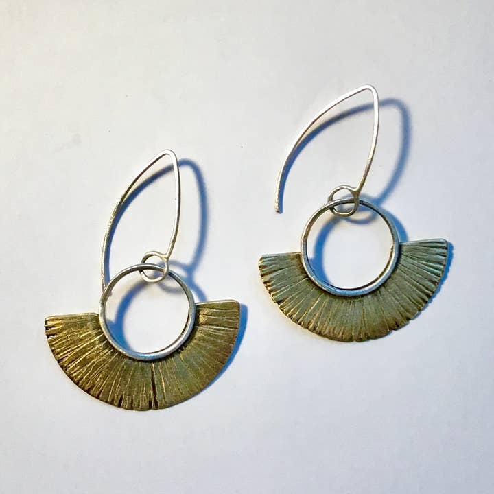 Créoles Tribal Fan pour la vente par JL Merrill Metalworks