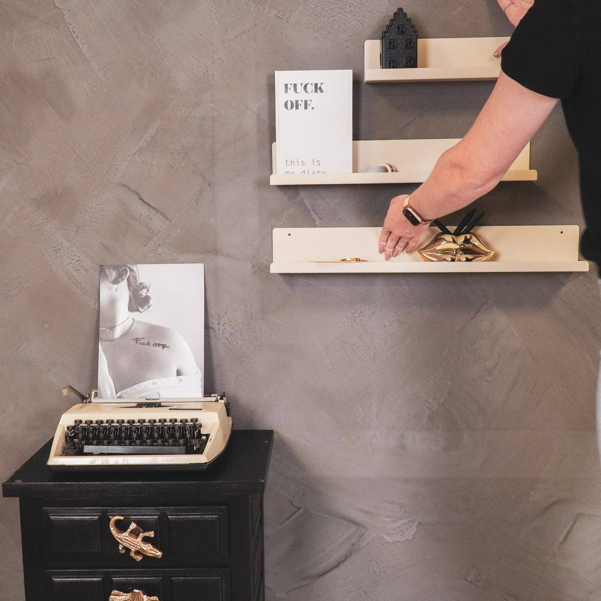 Housevitamin bv - Wholesale Wall Mounted Shelf - Wall Shelf - Metal - Beige - Set of 3 - 40/50/60cm5