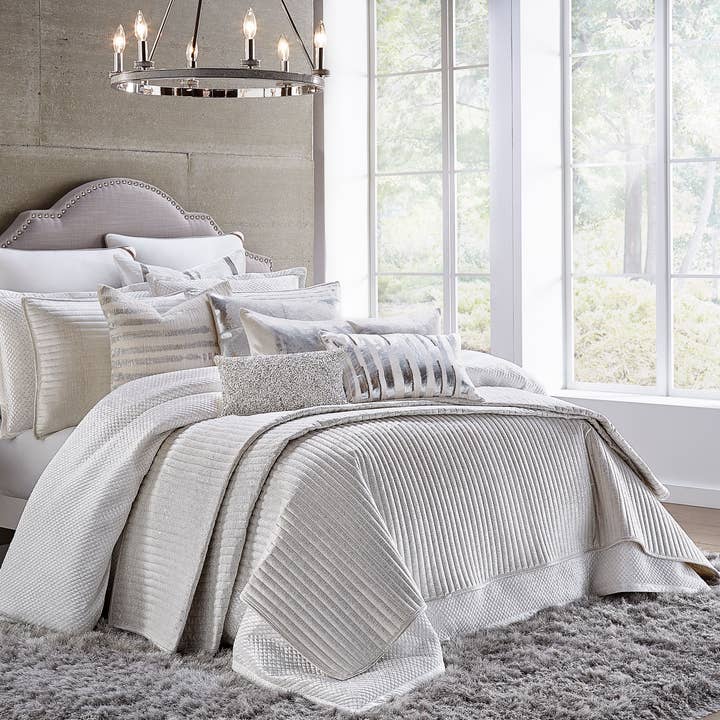 Cloud 9 Design – wholesale Sängkläder – Maya vit och Silver täcke Set
