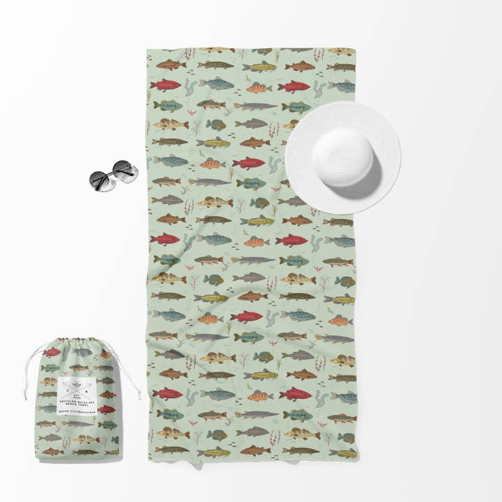 Doppelseitiges, schnell trocknendes Strandtuch mit Süßwasserfischen für den Großhandel von June Apothicarie