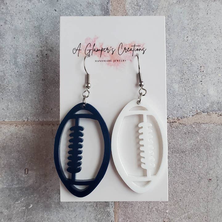 Marineblauwe en witte acryl oorbellen voor voetbalwedstrijden voor wholesale door A Glamper's Creations LLC