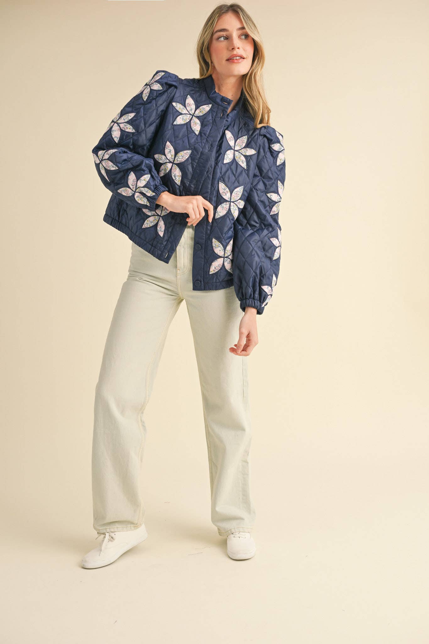 &MERCI - Wholesale Jacket - Women's - QUILTED JACKET WITH FLORAL PATCHWORK MJK330016