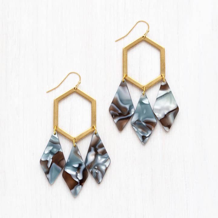 Orecchini pendenti con diamante marmorizzato per la vendita all'ingrosso da parte di Stitch and Stone