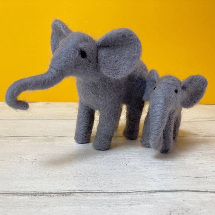 Bergin & Bath - Venta al por mayor Kit de manualidades - Kit elefante de fieltro con aguja. Un precioso juego de manualidades para adultos.