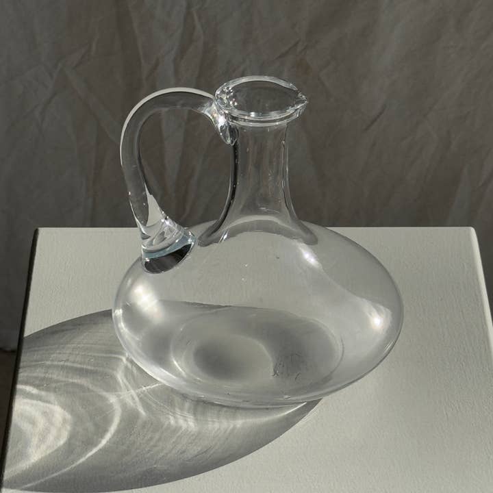 Office Objets - Wholesale Carafe - Vintage glass carafe with a flat, flared belly handle H18