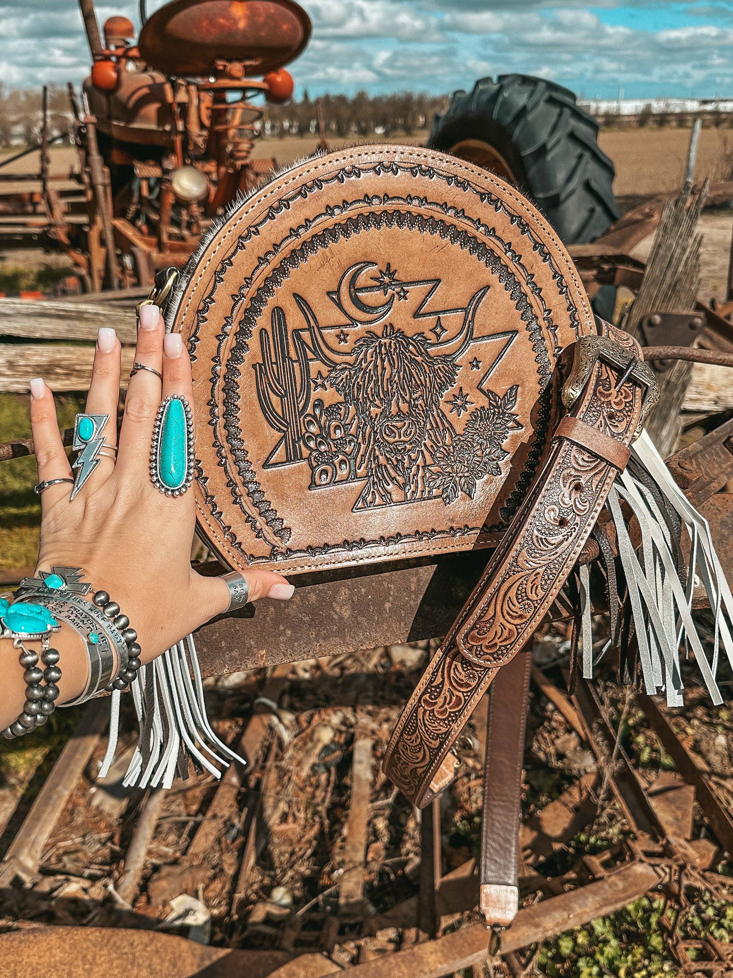 Haute Southern Hyde - Vente Sac à bandoulière – femme - La cantine usinée en cuir Bucking, une ville de la Haute Southern Hyde1