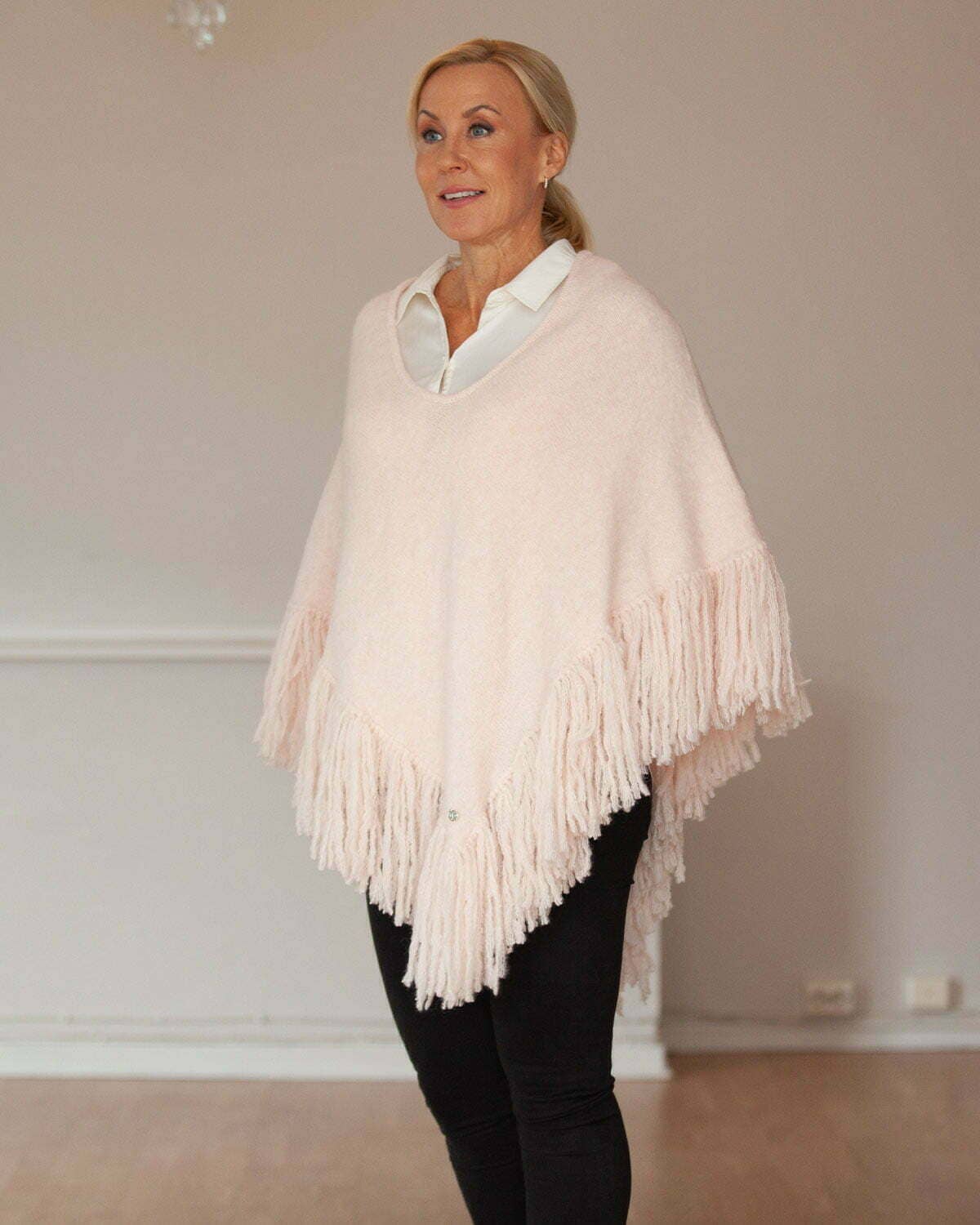 Merete Dèhn – wholesale Poncho – Women's – Sarah Poncho - Alpaca & Merino Wool5