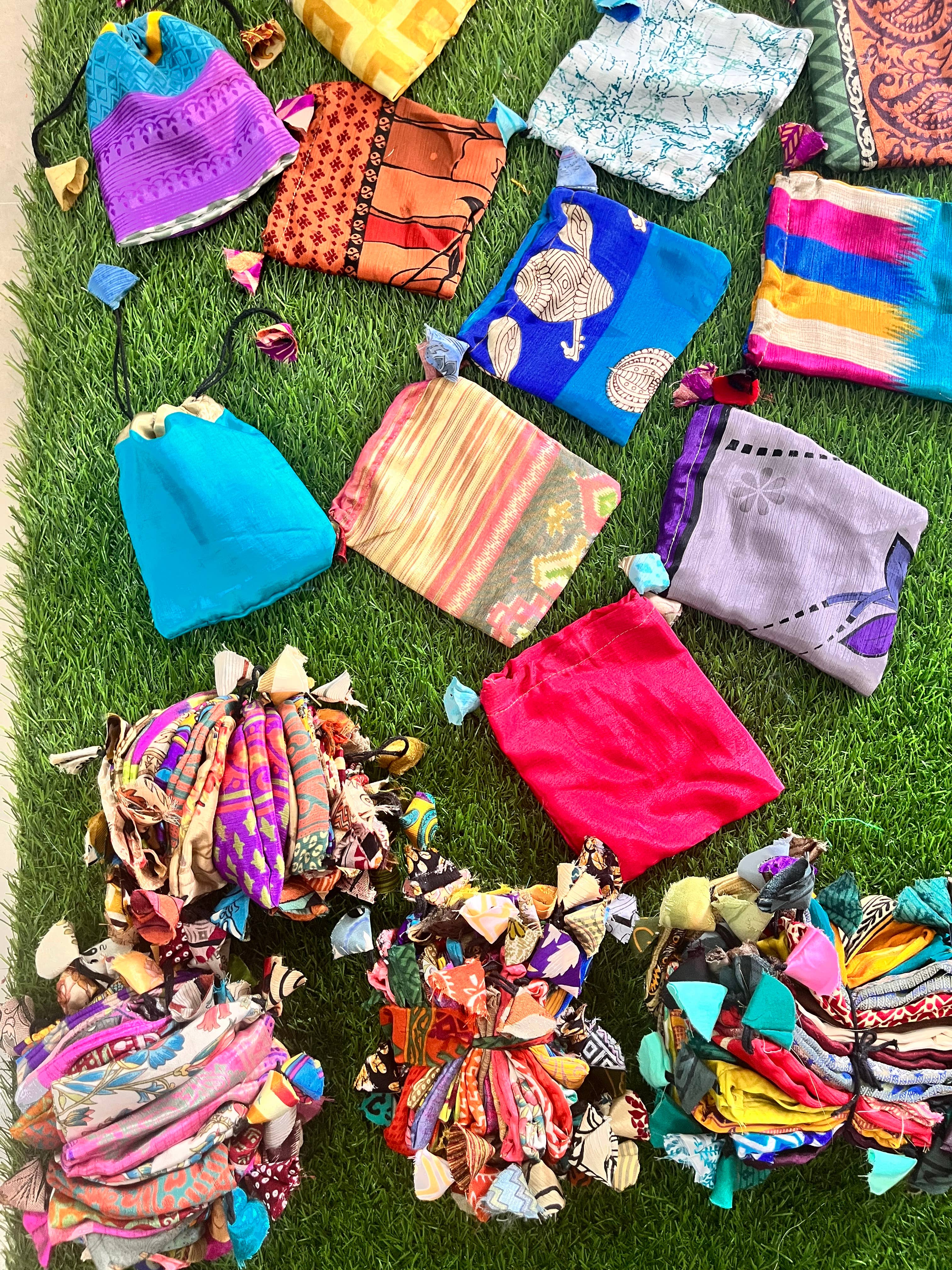 Meghcraft - Vente Pochette cadeau - Sacs vintage en soie recyclée avec cordon pour bijoux - Sachets cadeaux2