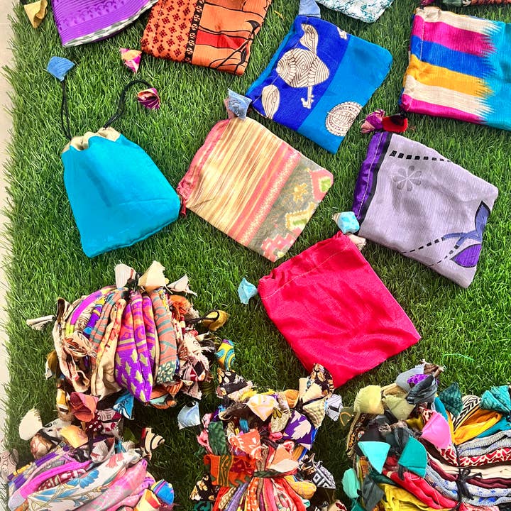 Meghcraft – wholesale Gift bag – vintage Recycled Silk Jewelry Drawstring Bag-Giveaway bags2