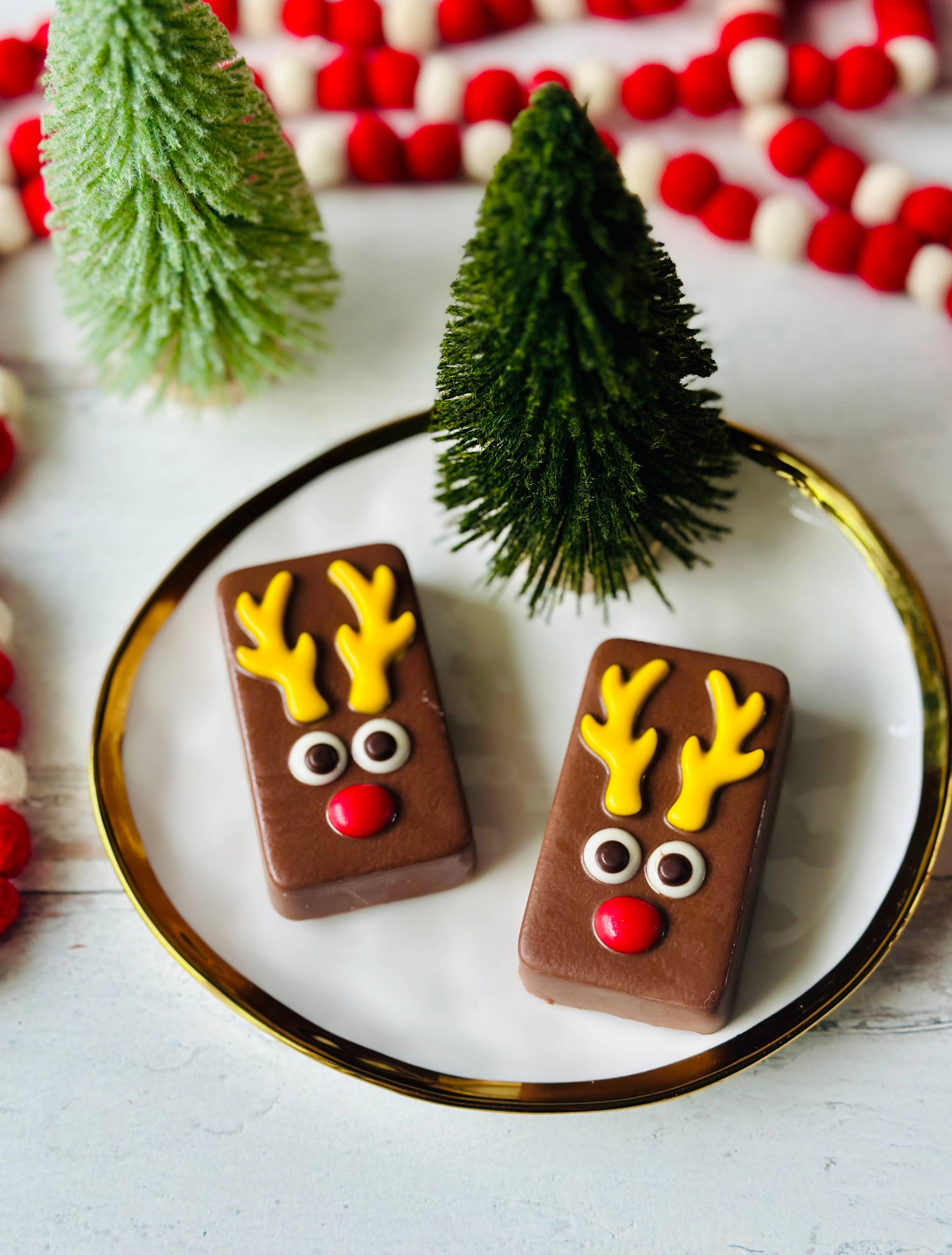 Chocolates Unlimited by Denise - Wholesale Chocolate Covered Sweets - Reindeer Inside Out Smore 0