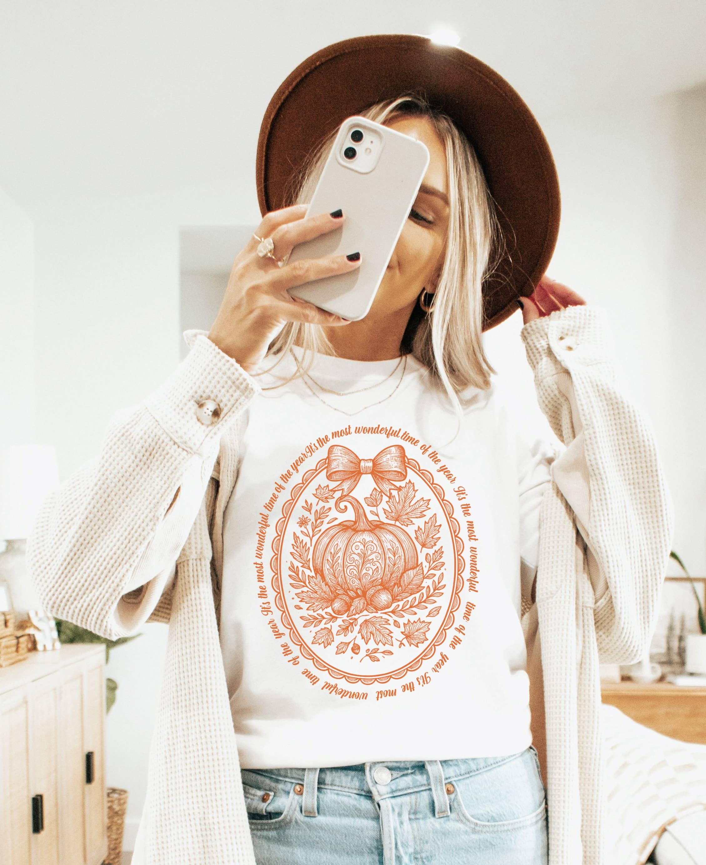 Amy Anne Apparel Inc - Vendita all'ingrosso Maglietta serigrafata - Donna - Maglietta Grafica Tempo Più Meraviglioso di Zucca | Maglietta Autunnale0