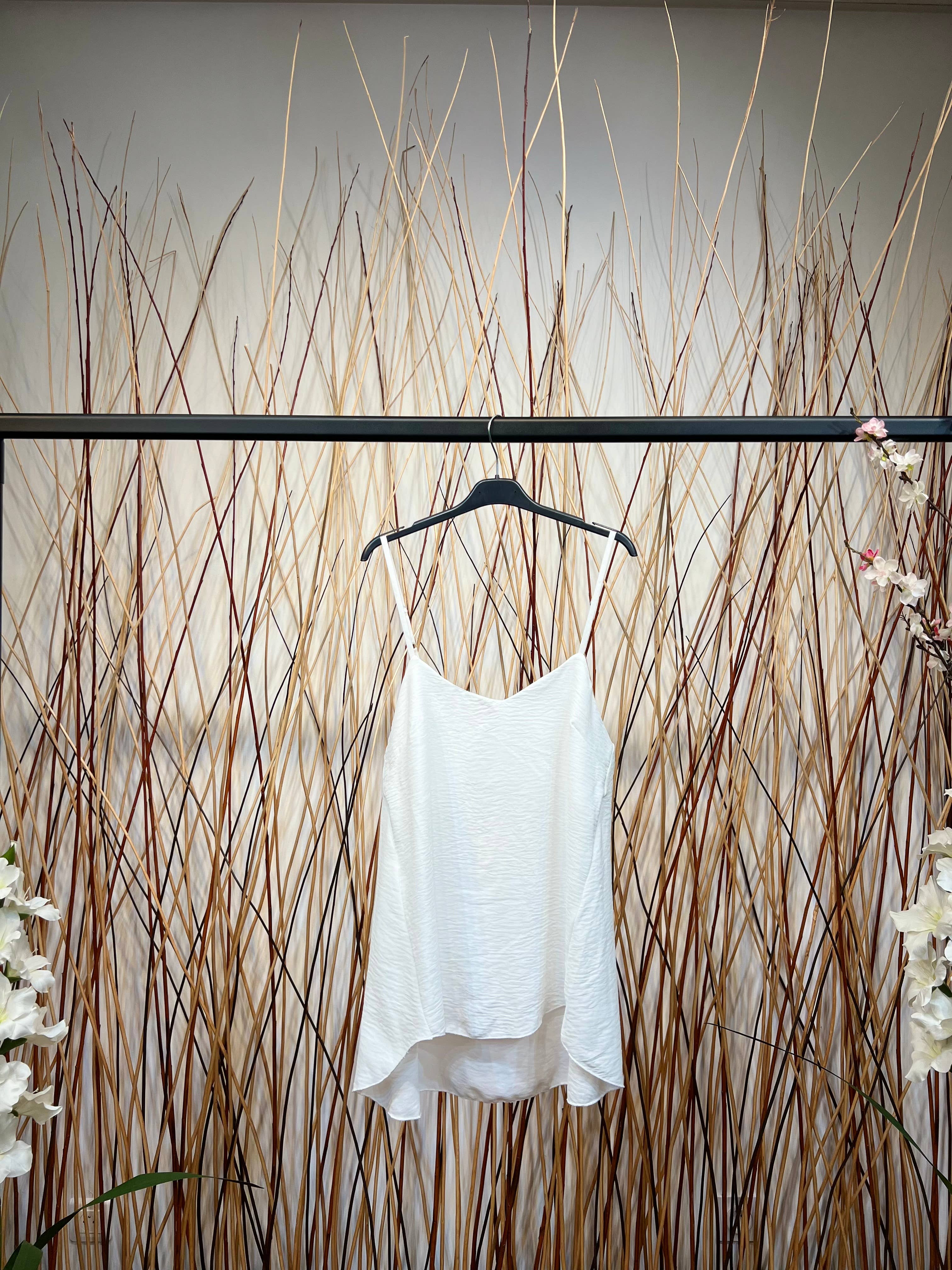 L'Emotion – Engroshandel Tanktop – Kvinder – Cropped tanktop med rund hals og justerbare tynde stropper0