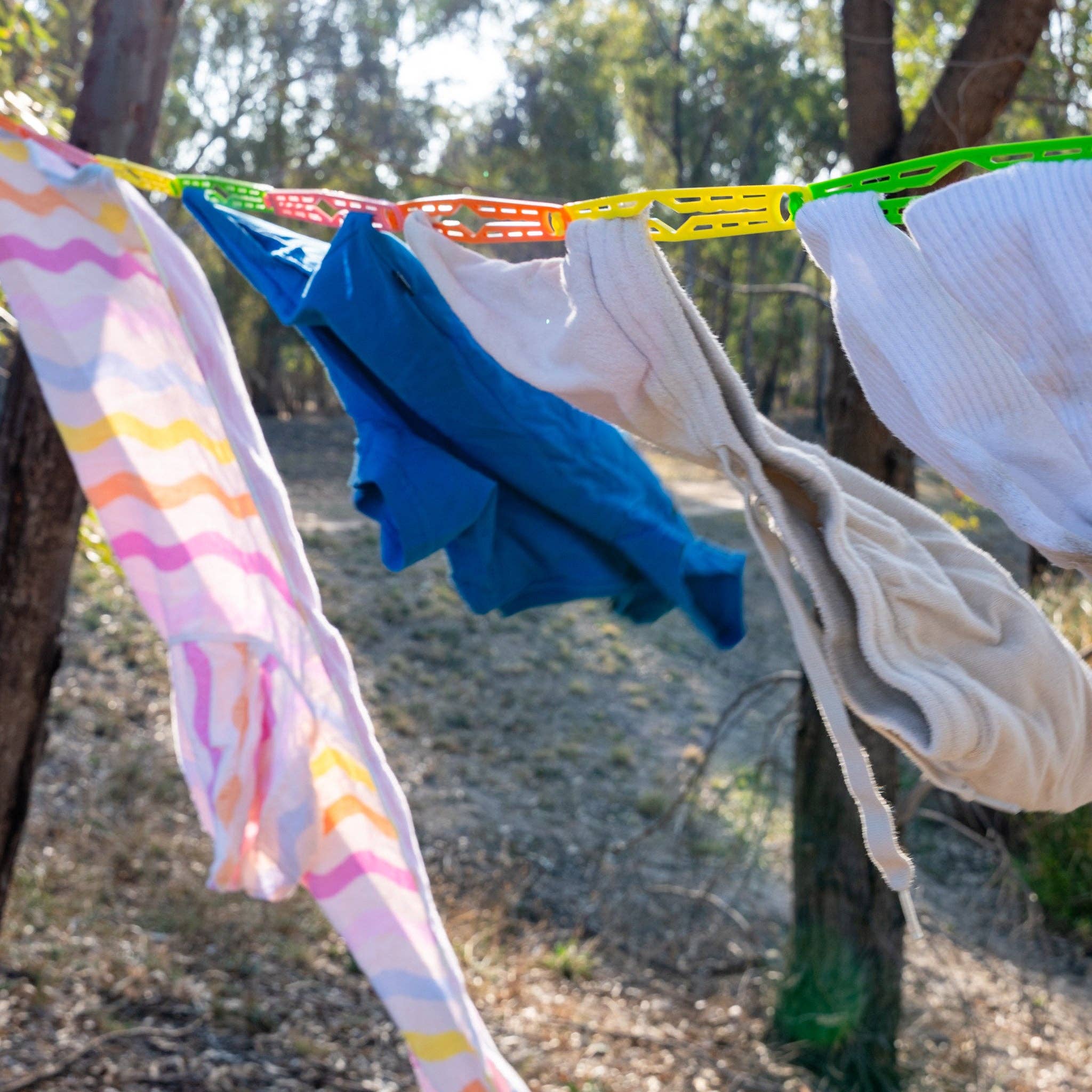 Van Go Collections - Wholesale Clothes hangers - Slide n’ Dry Pegless Clothesline7