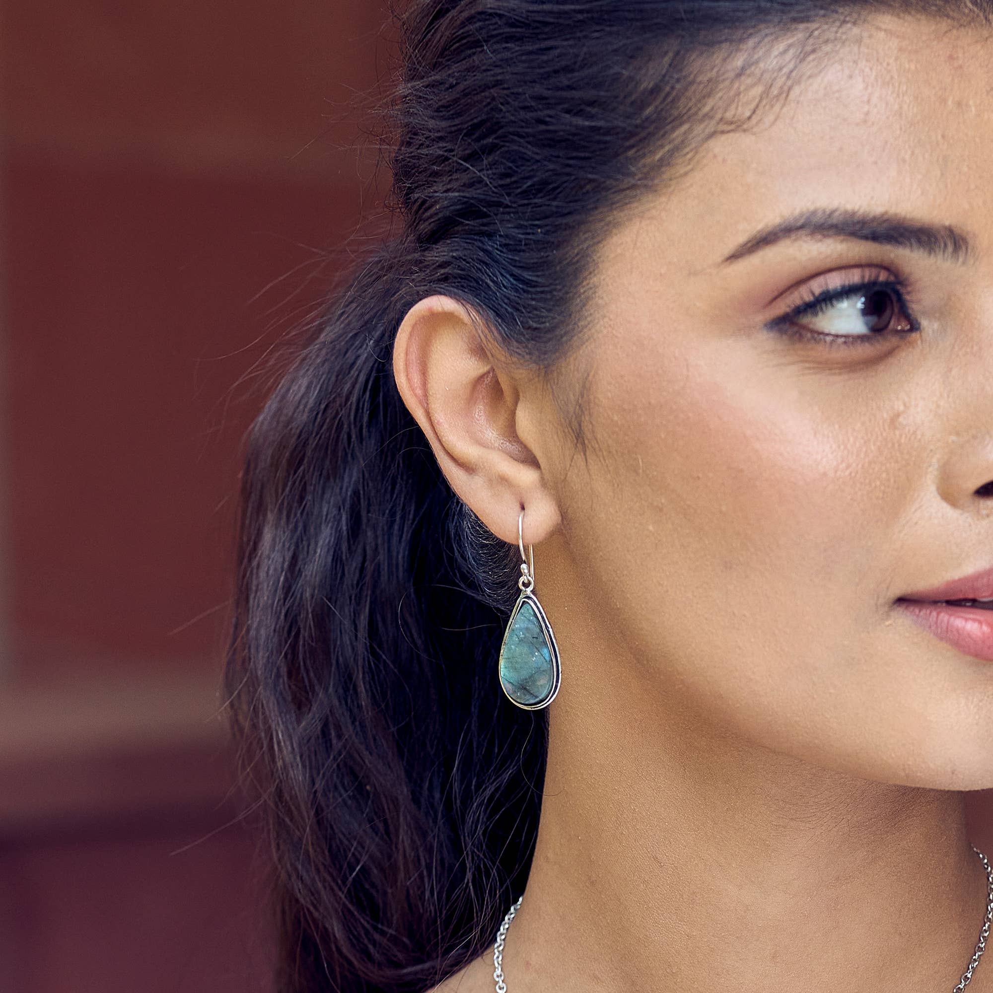 Anju Jewelry – Engroshandel Hængeøreringe og creoløreringe – Håndlavede Kashi Halvædelstensøreringe - Labradorit4