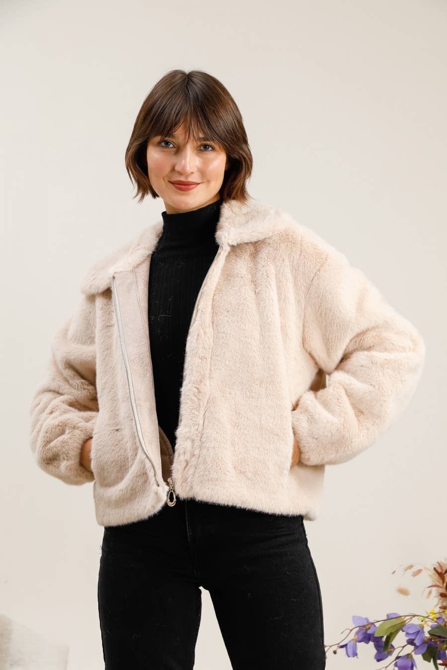Attrait Paris – wholesale Fur/faux fur coat – Women's – Short faux fur jacket8