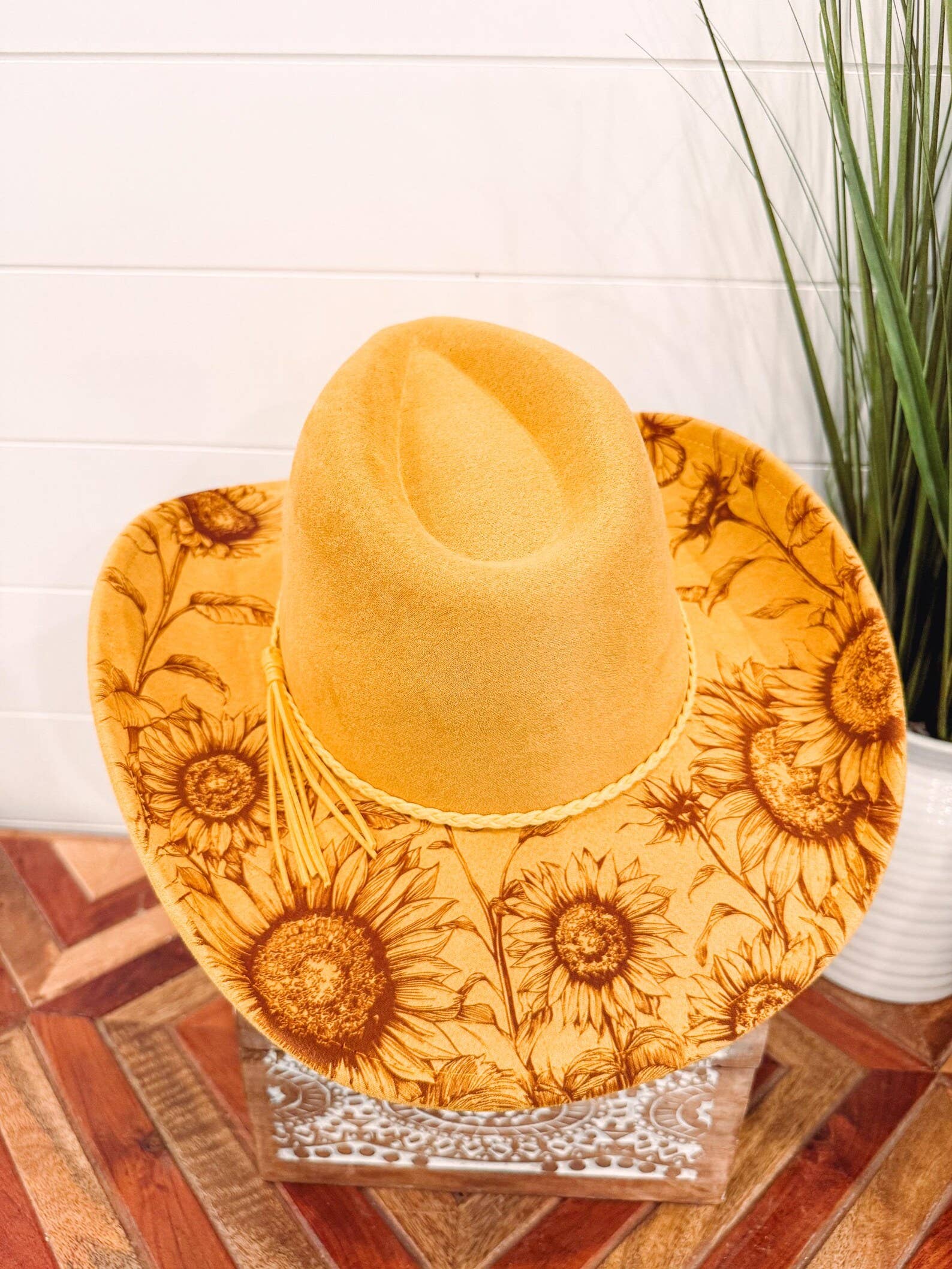 Willie & Dolly Designs – wholesale Cowboyhatt - Dam – Graverad blommig hatt0