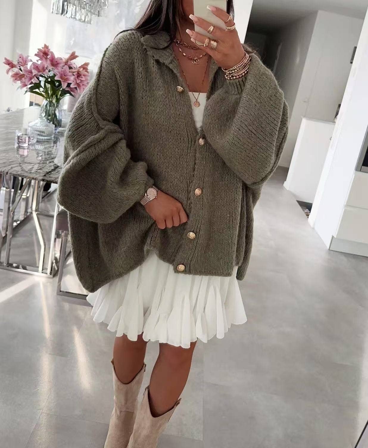 ESTEE BROWN - Vente Cardigan – femme - Gilet en laine avec boutons dorées - 10262