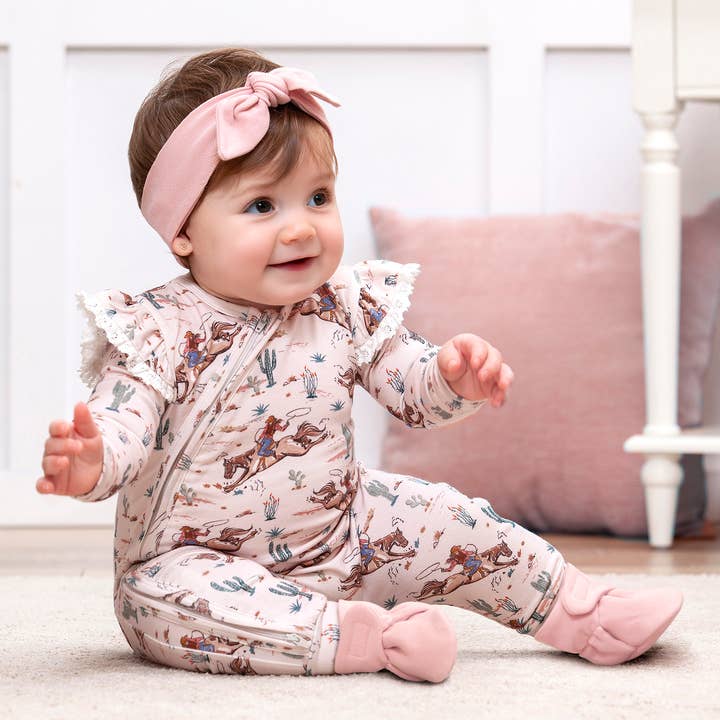 Combinaison à fermeture éclair en bambou pour bébé fille Prairie Princess Western pour la vente par Tesa Babe