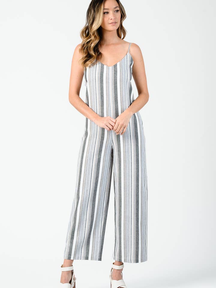 TUTA AMPIA CON SCOLLO A V MOJAVE per la vendita all'ingrosso da parte di Lucca Couture