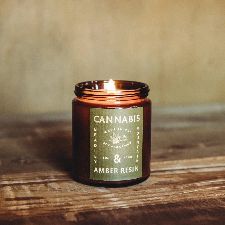 Bradley Mountain – Großhandel Kerze im Glas / gefüllte Kerze – Kerze Cannabis & Bernsteinharz aus der Amber Candle-Serie1
