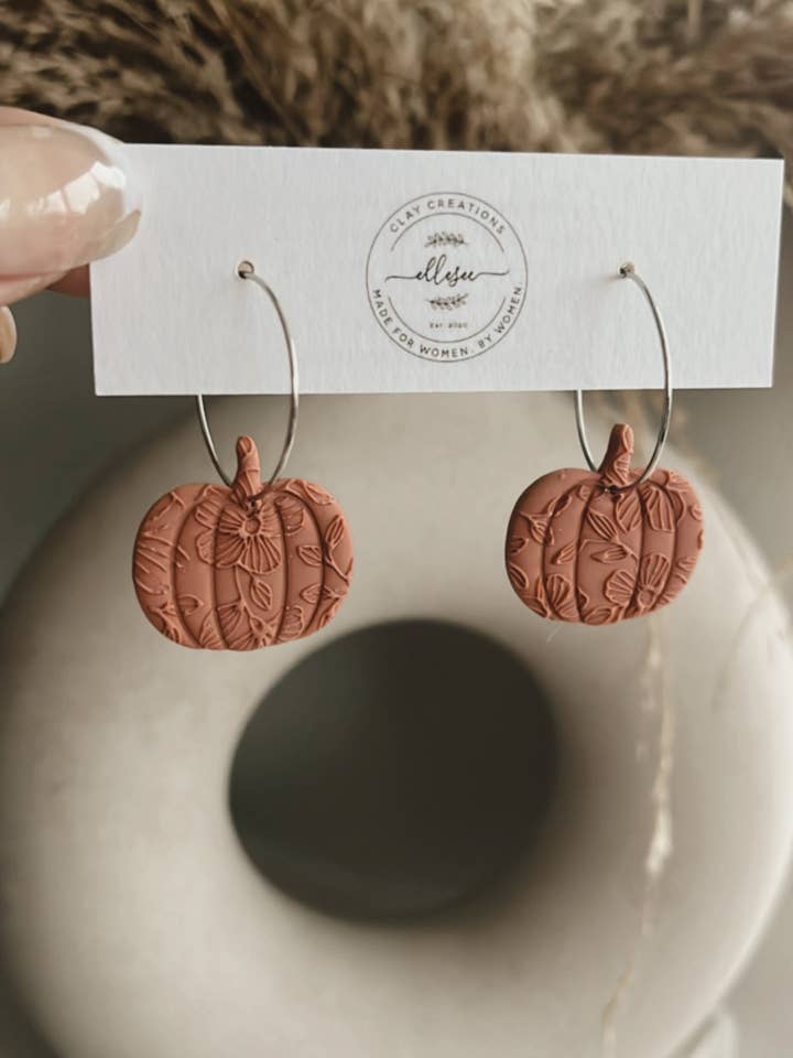 Créoles à motif de citrouille florale pour la vente par ElleseeWomen