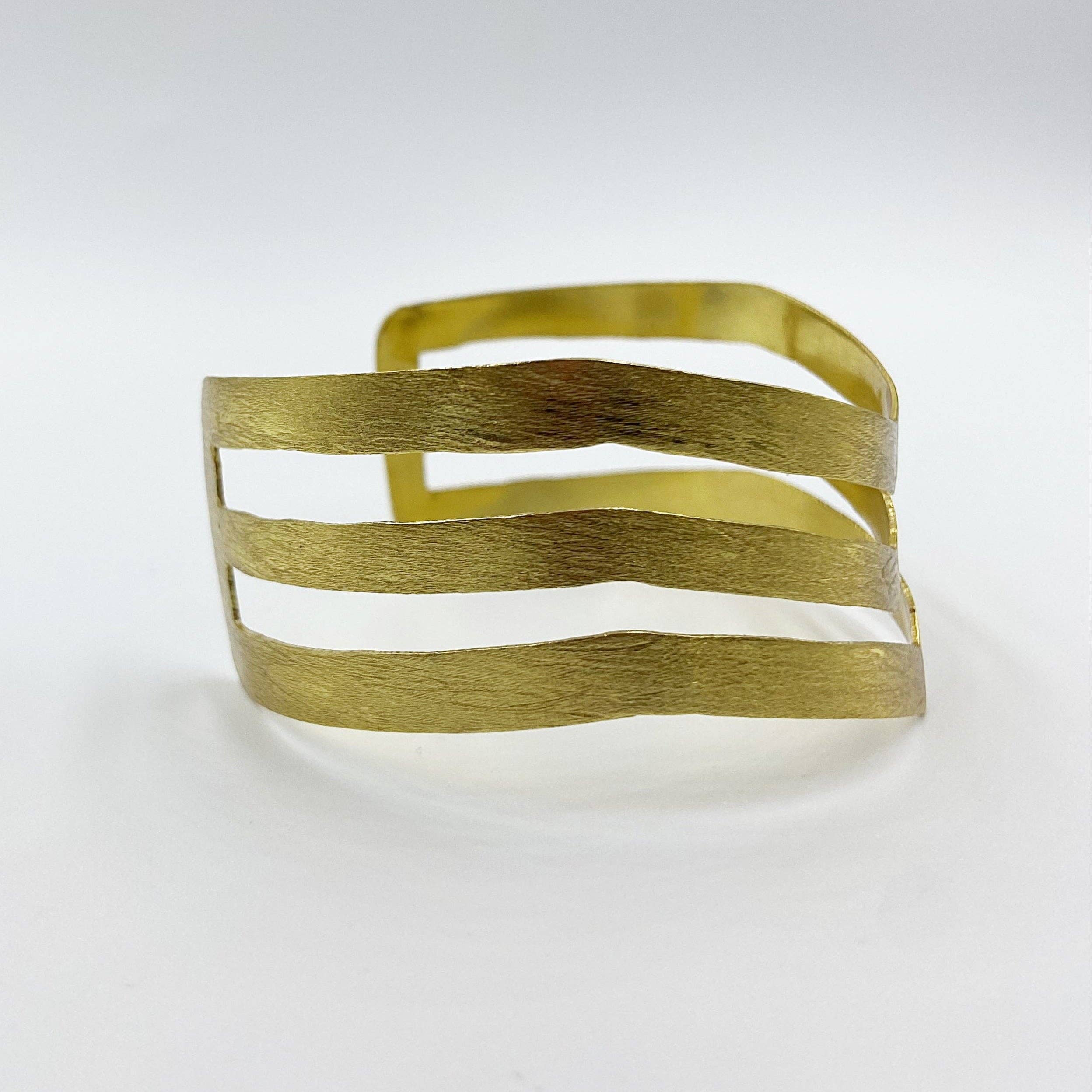 LA MAR - Wholesale Cuff Bracelet - WONDER gold-plated bracelet - Design with character4