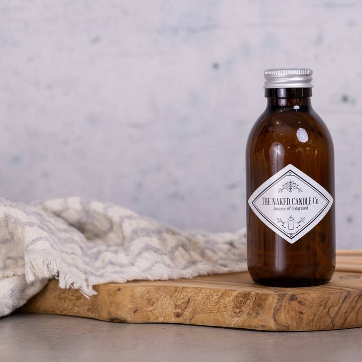 Reed Diffuser - Jasmin & Cedarwood for engroshandel hos The Naked Candle Co