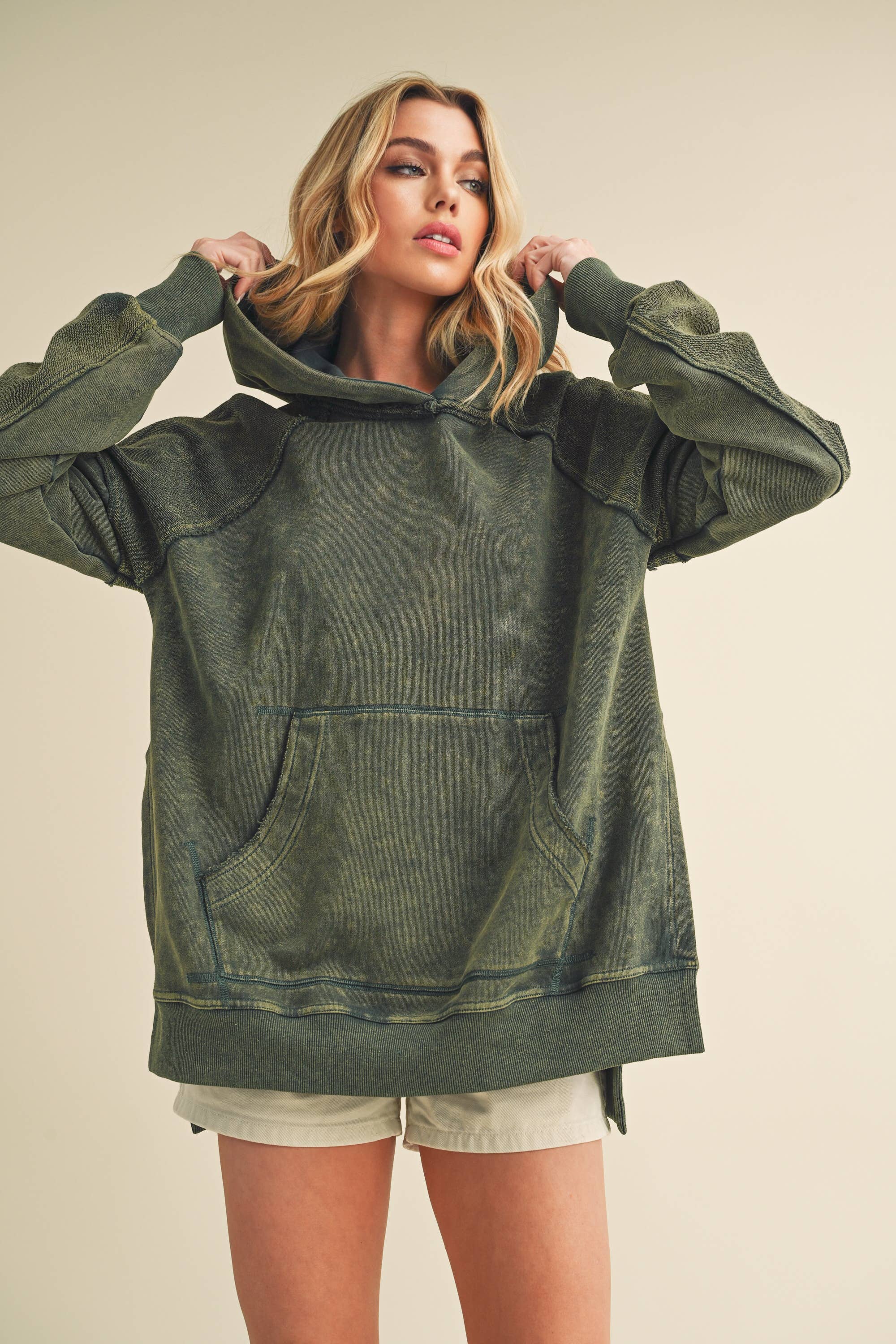 AEMI + CO – wholesale Hoodie – Women's – 966CK Deb Washed Hoodie 548