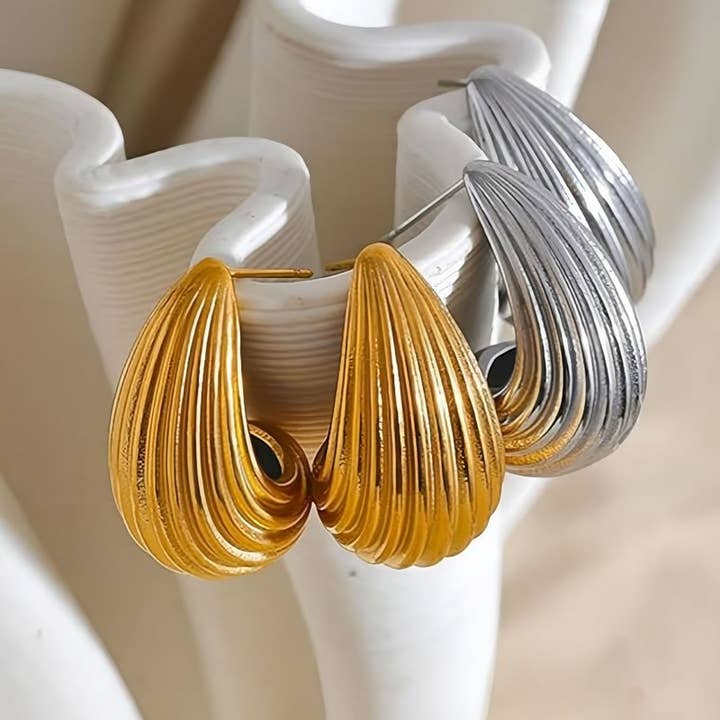 Randiga geometriska vattendroppsörhängen - Mångsidiga & Eleganta för wholesale av Gemscape UK