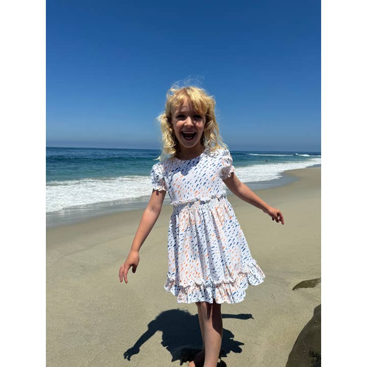 Vignette – Engroshandel Kjole - Børn – Keely-kjole i blå og gul fisketryk1