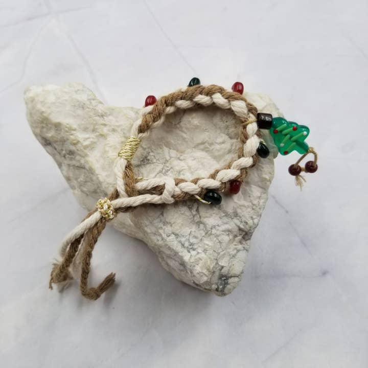 The Pretty Jewellery – Großhandel Gewebtes/geflochtenes Armband – Weihnachtsbaum Buntes Perlen Handgewebtes Armband2